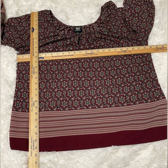 Bobeau Relaxed Top Blouse Tile Print Medallion Boat Neck Top Burgundy Size S - Picture 11 of 13